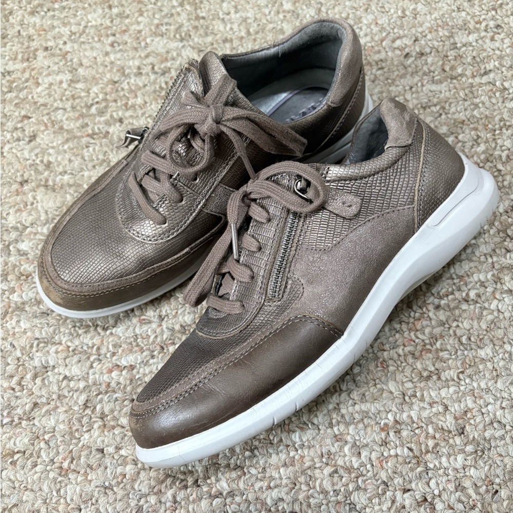 Aravon Womens Pc Tie‎ Metallic Fashion Sneaker Size 7